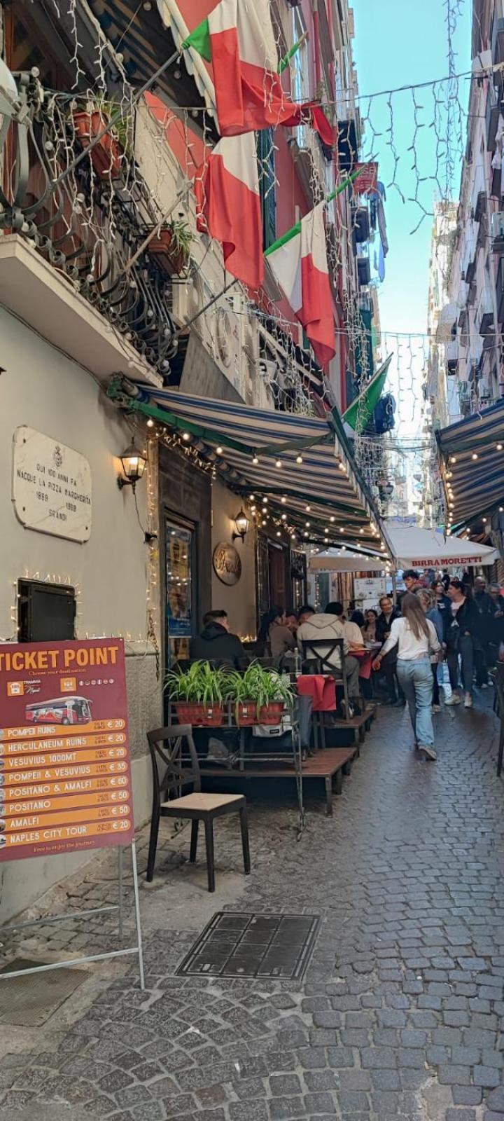 La Chicca Appartamento Intero Nei Quartieri Spagnoli Napoli Dış mekan fotoğraf